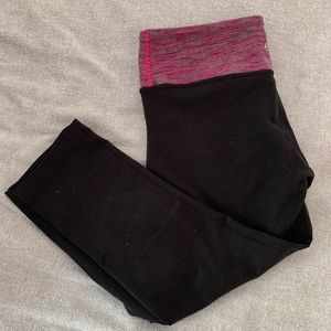 Lululemon cropped straight leggings.